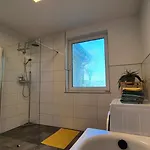 Geraeumige, Moderne Mit Pkw- Und Fahrradstellplatz - Nordland *