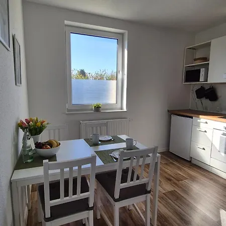 Geraeumige, Moderne Mit Pkw- Und Fahrradstellplatz - Nordland Apartmán